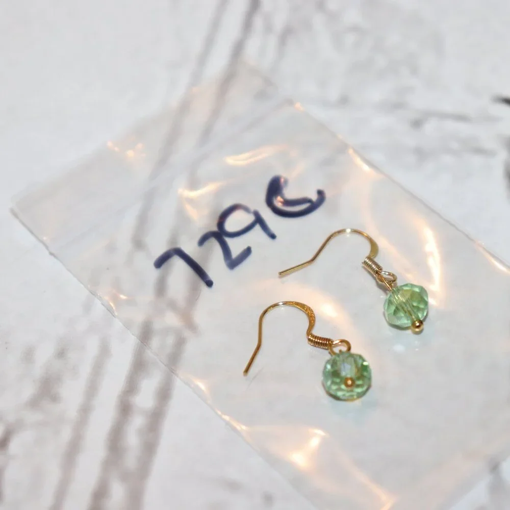 NWOT Gold and green Crystal dangle earrings 1
